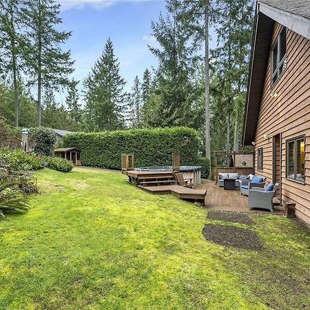 Chalet Style Cottage Near Shawnigan Lake エクステリア 写真