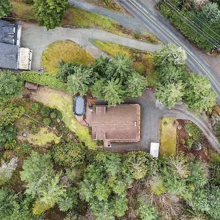 Chalet Style Cottage Near Shawnigan Lake エクステリア 写真