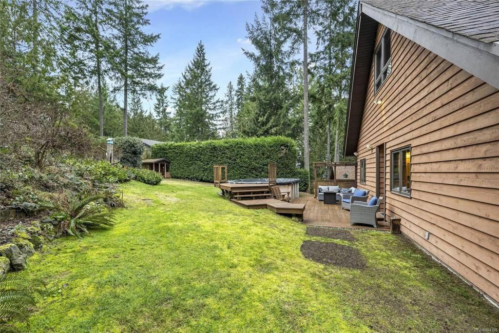 Chalet Style Cottage Near Shawnigan Lake エクステリア 写真