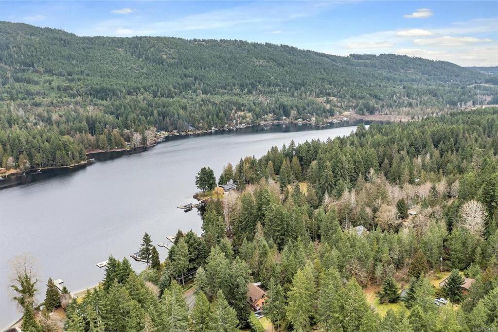 Chalet Style Cottage Near Shawnigan Lake エクステリア 写真