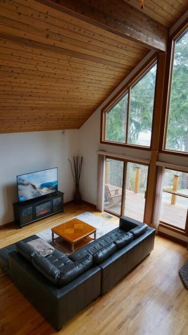 Chalet Style Cottage Near Shawnigan Lake エクステリア 写真