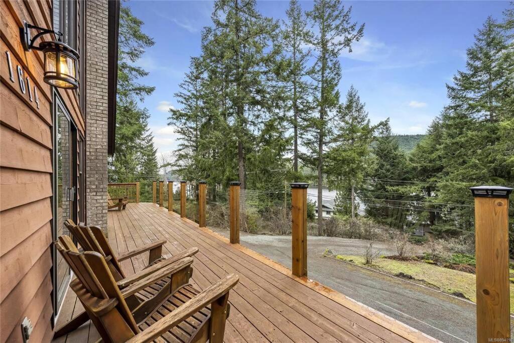 Chalet Style Cottage Near Shawnigan Lake エクステリア 写真