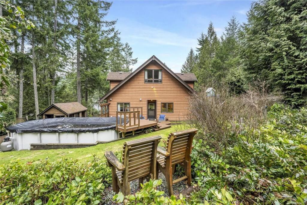 Chalet Style Cottage Near Shawnigan Lake エクステリア 写真