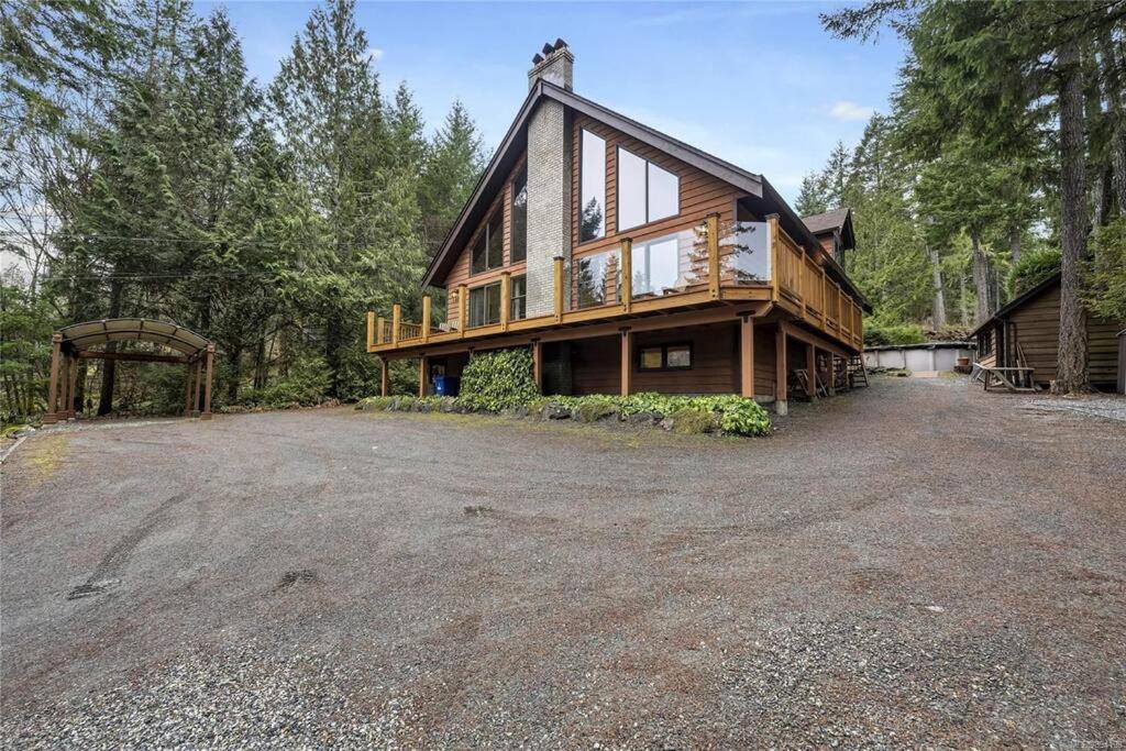 Chalet Style Cottage Near Shawnigan Lake エクステリア 写真
