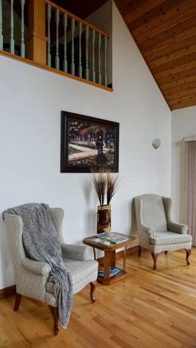 Chalet Style Cottage Near Shawnigan Lake エクステリア 写真